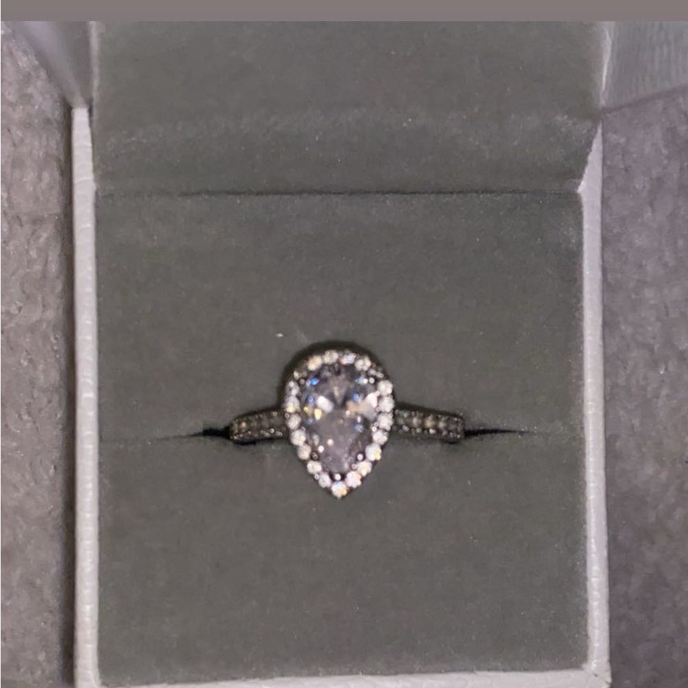 Elegant Silver Teardrop Ring